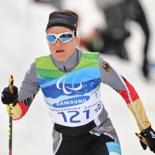 Paralympics Vancouver 2010_Verena Bentele beim Langlauf-Wettkampf_Nahaufnahme_Copyright dpa Picture Alliance GmbH Julian Stratenschulte